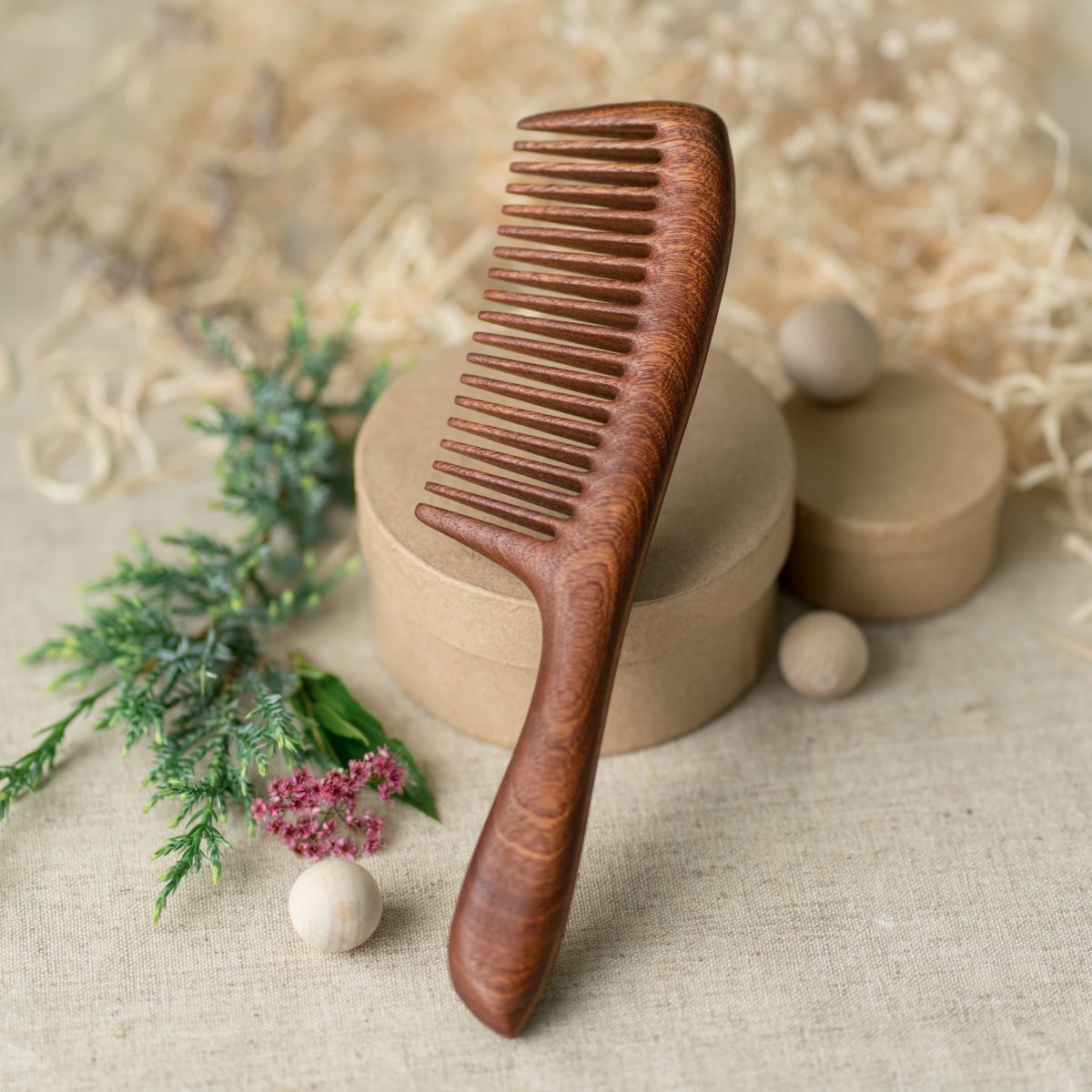 Wooden comb with handle in mahogany – classic shape, handmade in Lithuania